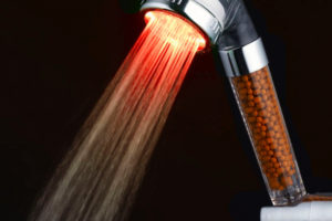 pommeau-douche-led-rgb-capteur-temperature-filtre-ions-negatifs